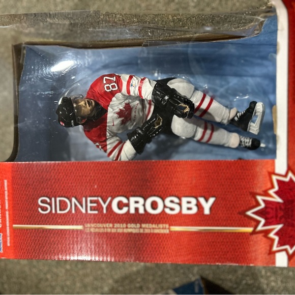 Sidney Crosby 2010 olympics hockey figurine - Picture 2 of 4